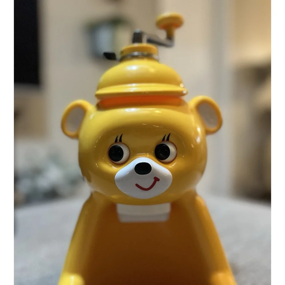 Tiger Kyoro-chan Ice Shaver ABF-F100 YK Yellow Hand Crank Kakigori Maker Japan